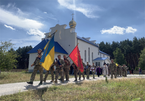 Був люблячим батьком, залишив по собі сина: на Шепетівщині віддали останню шану захиснику