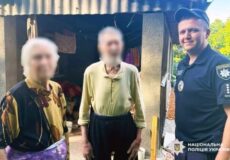 На Хмельниччині літня жінка вже боялася найгіршого, але поліцейський врятував ситуацію