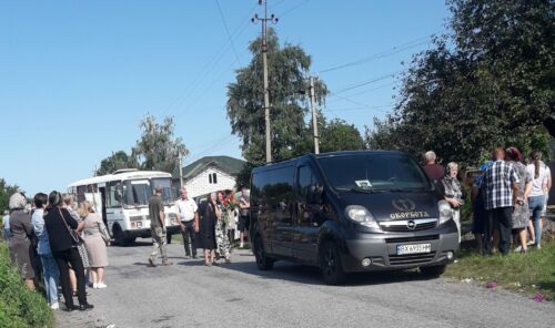 У Полонській громаді попрощалися із Захисником, який трагічно загинув у перший день відпустки