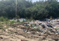 Поруч із туристичною зоною на Дністрі знайшли величезне сміттєзвалище