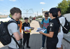 Що ти знаєш про зачепінг: у Шепетівці для дітей провели акцію «Залізнична пастка»