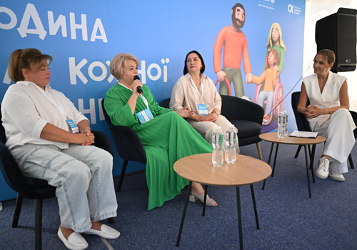 У Хмельницькому Катерина Осадча зустрілася із охочими стати родиною для дитини