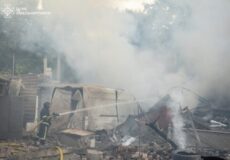 Після ракетно-дронової атаки на Хмельницький шукають чоловіка, який зник у гаражному кооперативі