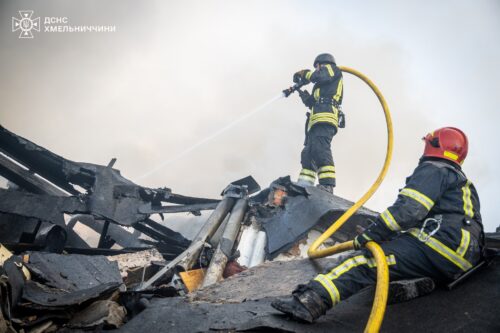 Після ракетно-дронової атаки на Хмельницький шукають чоловіка, який зник у гаражному кооперативі