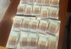 Жінка запропонувала гроші, аби поліція закрила очі на її незаконну діяльність