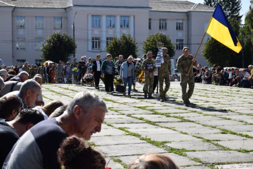 Через рік після загибелі Шепетівська громада попрощалася із Захисником Віталієм Мухою