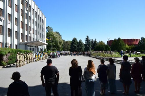 Через рік після загибелі Шепетівська громада попрощалася із Захисником Віталієм Мухою