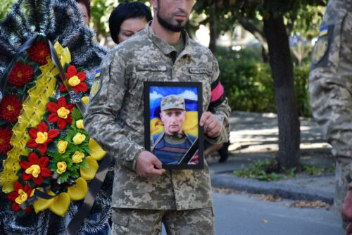 Через рік після загибелі Шепетівська громада попрощалася із Захисником Віталієм Мухою