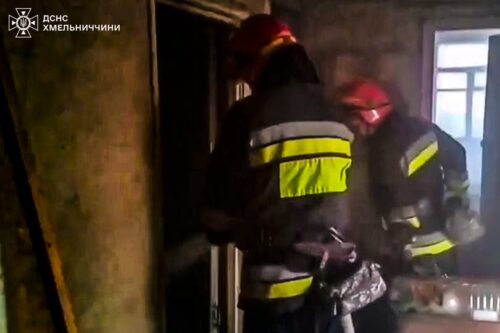 В Ізяславі через куріння ледве не згорів будинок