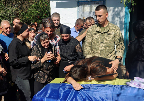 Рвався на передову, щоб бути корисним: на Шепетівщині попрощалися із молодим воїном