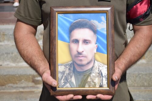 Його серце зупинилося на 36-му році життя: у Шепетівці прощалися із Захисником
