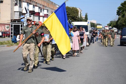 Його серце зупинилося на 36-му році життя: у Шепетівці прощалися із Захисником