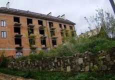 Суд поставив крапку: скандальне самочинне будівництво біля Дністра повинні знести коштом власника