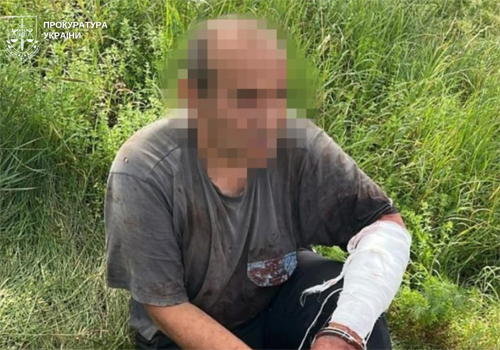 Біг селом із ножем за співмешканкою: на Хмельниччині засудили чоловіка