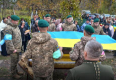 У селі на Хмельниччині поховали молоду прикордонницю, яка загинула внаслідок теракту на Житомирщині