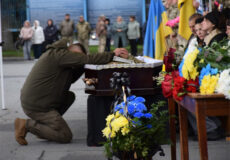 Його життя обірвалося наче спалах: у Шепетівці прощалися з офіцером Олегом Савчуком