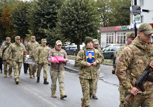 Його життя обірвалося наче спалах: у Шепетівці прощалися з офіцером Олегом Савчуком