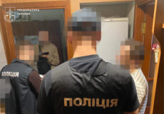 Психотропи у взутті, шампуні та навіть у буряку: на Хмельниччині судитимуть спільників