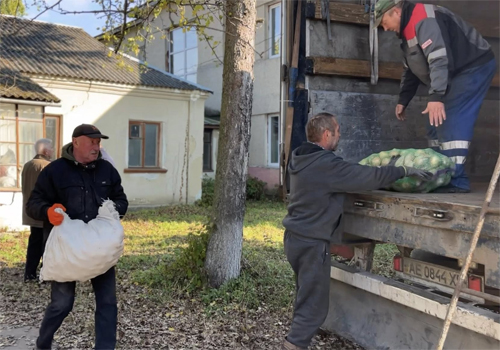 На Шепетівщині згуртувалися громадою і зібрали допомогу війську