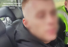 Намагаючись втекти від поліції, чоловік ще більше привернув до себе увагу