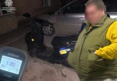 На Хмельниччині патрульні затримали «веселого» водія електроскутера