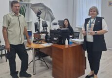 Без паспорта пів життя: на Шепетівщині чоловік у 50 років оформив свій перший документ