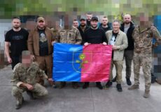 Дрони, засоби живлення і Зіньківська ковбаса: голова Хмельницької ОВА відвідав військових на передовій