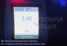 У Хмельницькому нетверезий водій без прав закінчив поїздку догори колесами