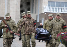 На Шепетівщині попрощалися із бізнес-аналітиком, який загинув на війні