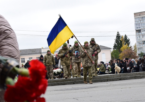 Вісім місяців надії та нестерпного очікування: Шепетівка попрощалася із захисником