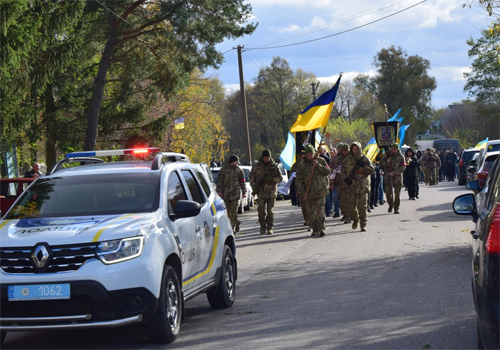 Рідні чекали його два роки: на Шепетівщині громада попрощалася із молодим захисником
