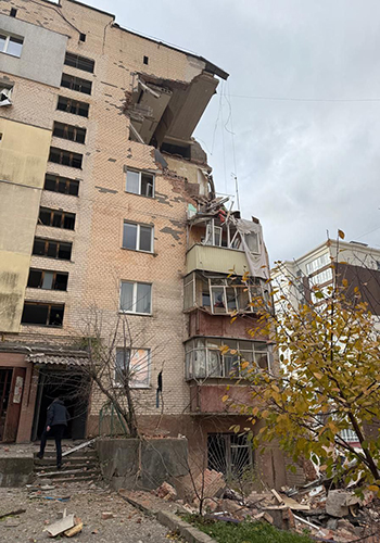 У Хмельницькому вибухом зруйновано частину багатоповерхівки (Оновлено)