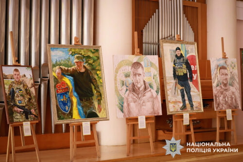 У Хмельницькому відкрили виставку, присвячену пам’яті загиблих на війні поліцейських та прикордонників