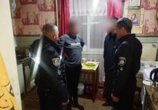 На Шепетівщині правоохоронці завітали у сім’ї, де діти пропускають школу