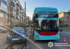 У Хмельницькому травмувалася пасажирка тролейбуса: поліцейські встановлюють обставини ДТП