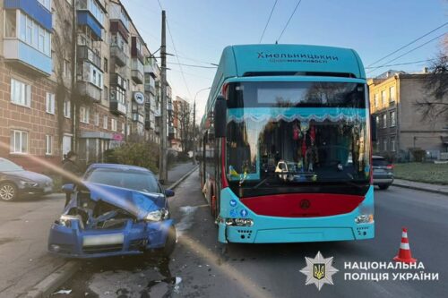 У Хмельницькому травмувалася пасажирка тролейбуса: поліцейські встановлюють обставини ДТП