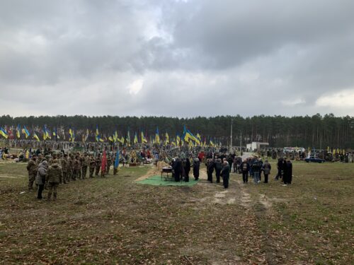 Обірвалося життя, сповнене любові до України: громада на Шепетівщині попрощалася із Захисником України Вадимом Дєдовим