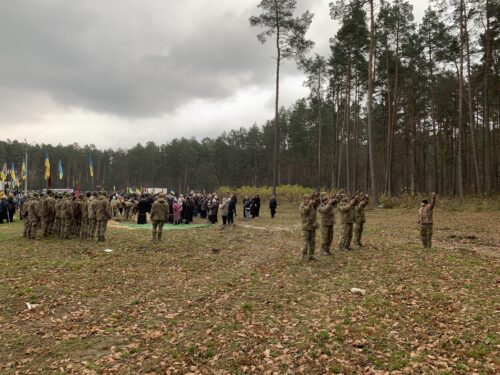 Обірвалося життя, сповнене любові до України: громада на Шепетівщині попрощалася із Захисником України Вадимом Дєдовим