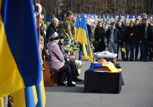 Поки триває війна, не міг дозволити собі щастя: Шепетівка попрощалася із захисником