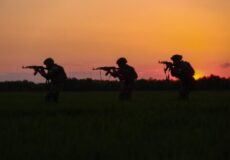 Чіткі терміни служби та більші виплати: що передбачають нові контракти для війська