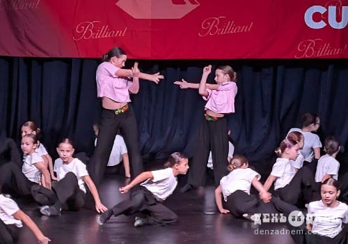 Шепетівський «Віват» танцював у темряві без музики й переміг: тріумф на фестивалі в Києві