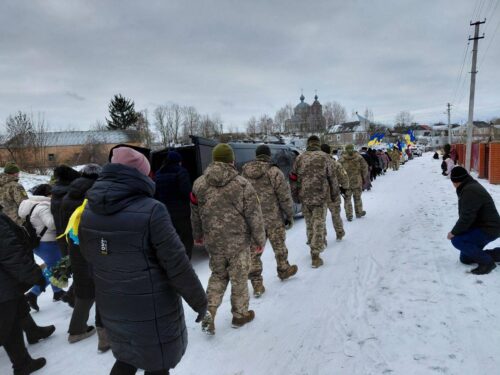 Помер після поранень на фронті: на Шепетівщині прощалися із 52-річним Захисником