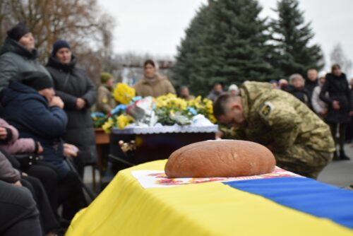Обірвалося життя ще одного Захисника: у Шепетівці прощалися з оператором БпЛА