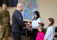 На Шепетівщині родині полеглого Захисника вручили Орден «За мужність»»