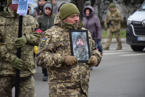 Шепетівська громада попрощалася із полеглим гранатометником
