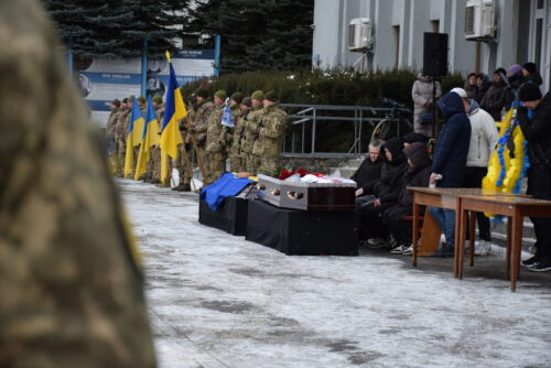 Свідомий вибір ціною життя: у Шепетівці прощалися із Захисником — батьком трьох дітей