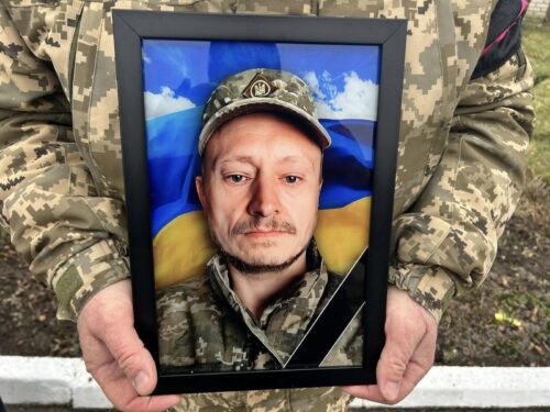 У Судилкові в останню земну дорогу провели Захисника Мугиля Юрія