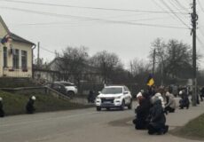 У Судилкові в останню земну дорогу провели Захисника Мугиля Юрія