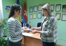 Нагорода, що болить: донька отримала «Золотий хрест» свого полеглого батька-Героя