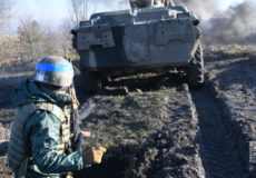На Хмельниччині нацгвардійці проходять «обкатку» бронетехнікою
